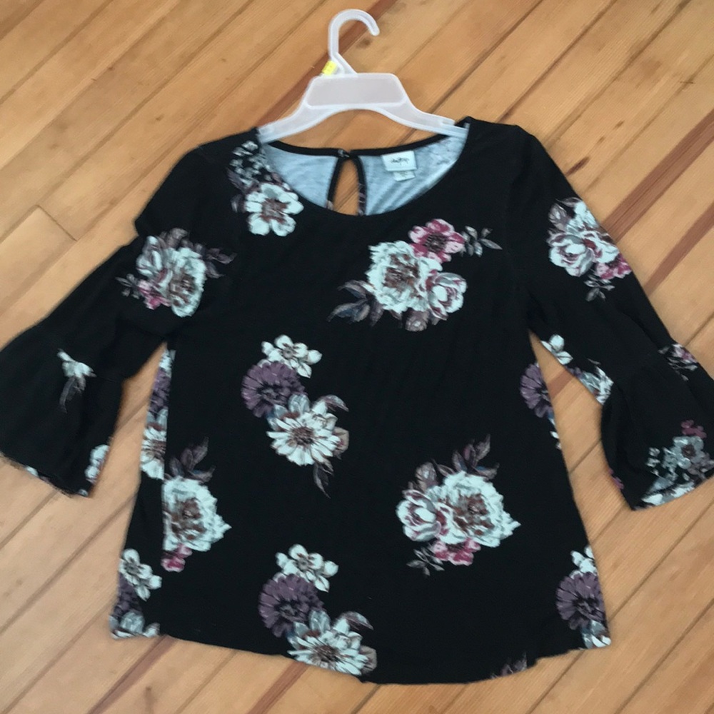 ⭐️Cute vintage looking shirt⭐️